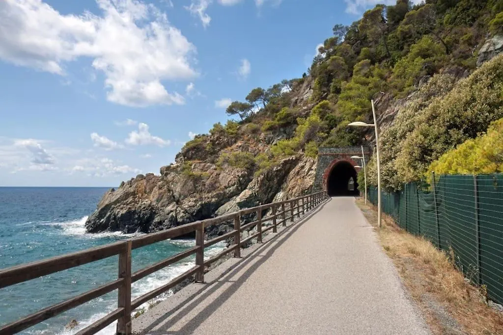 Casa Con Giardino: Varazze