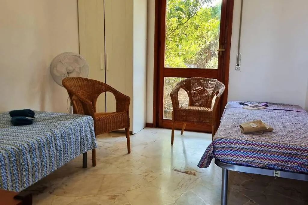 Casa Con Giardino: Varazze 0*,